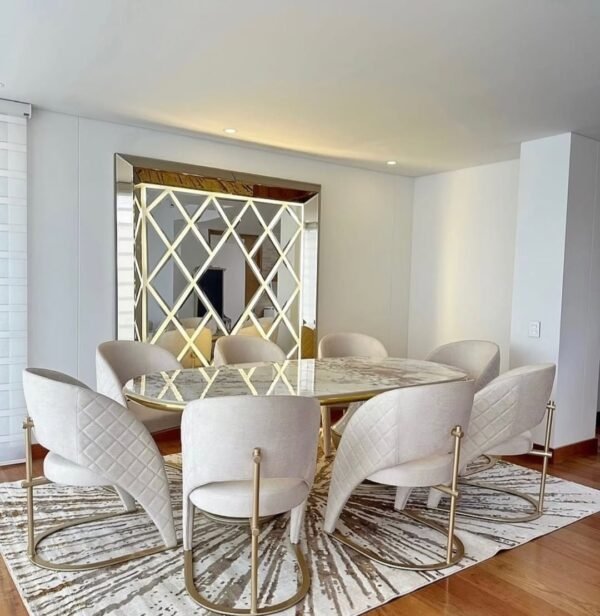 8 seater luxurious dinning set - Image 3
